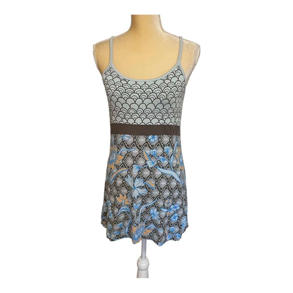 Athleta Tank with Shelf‎ Bra and Adjustable Straps Tunic length Size Medium